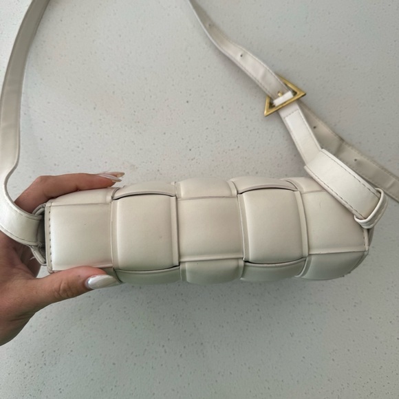 White Woven Crossbody Bag - Picture 3 of 11